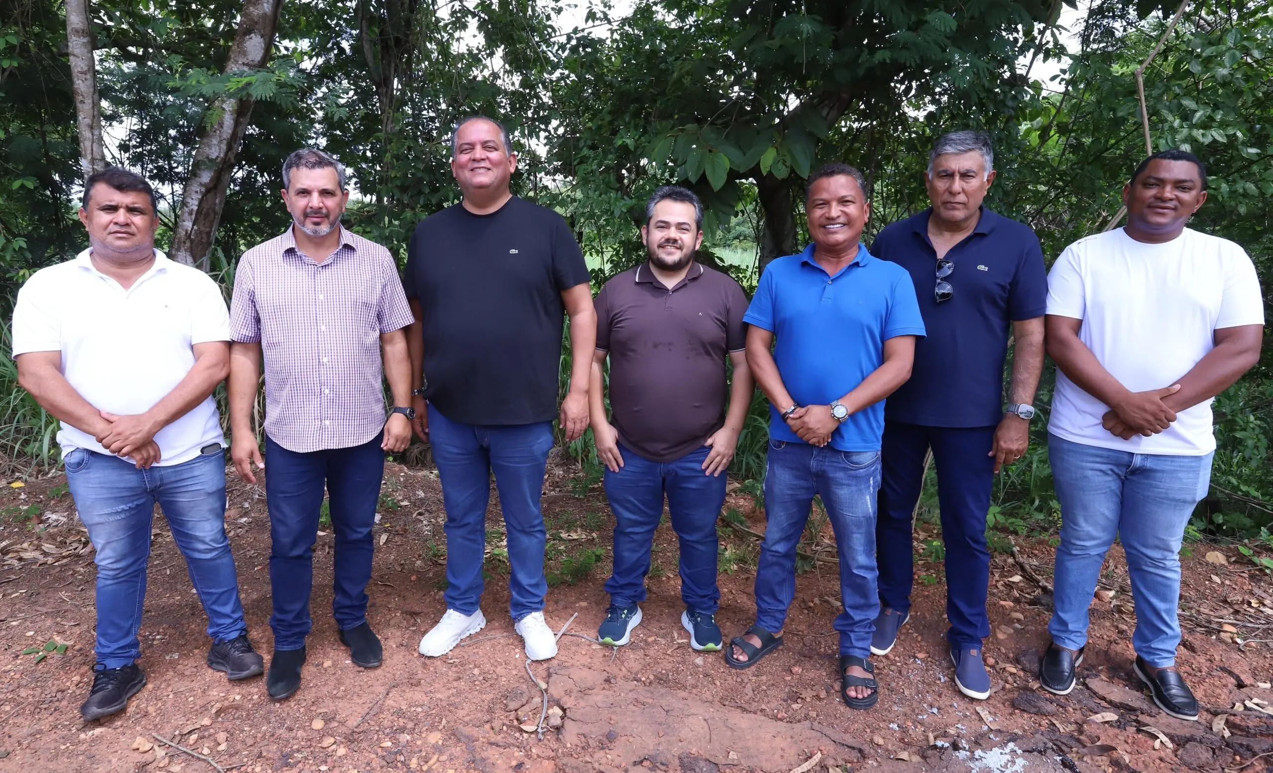 No 4º dia de maratona municipalista no Bico, Eduardo Gomes vistoria obra histórica da ligação asfáltica com IFTO, em Araguatins