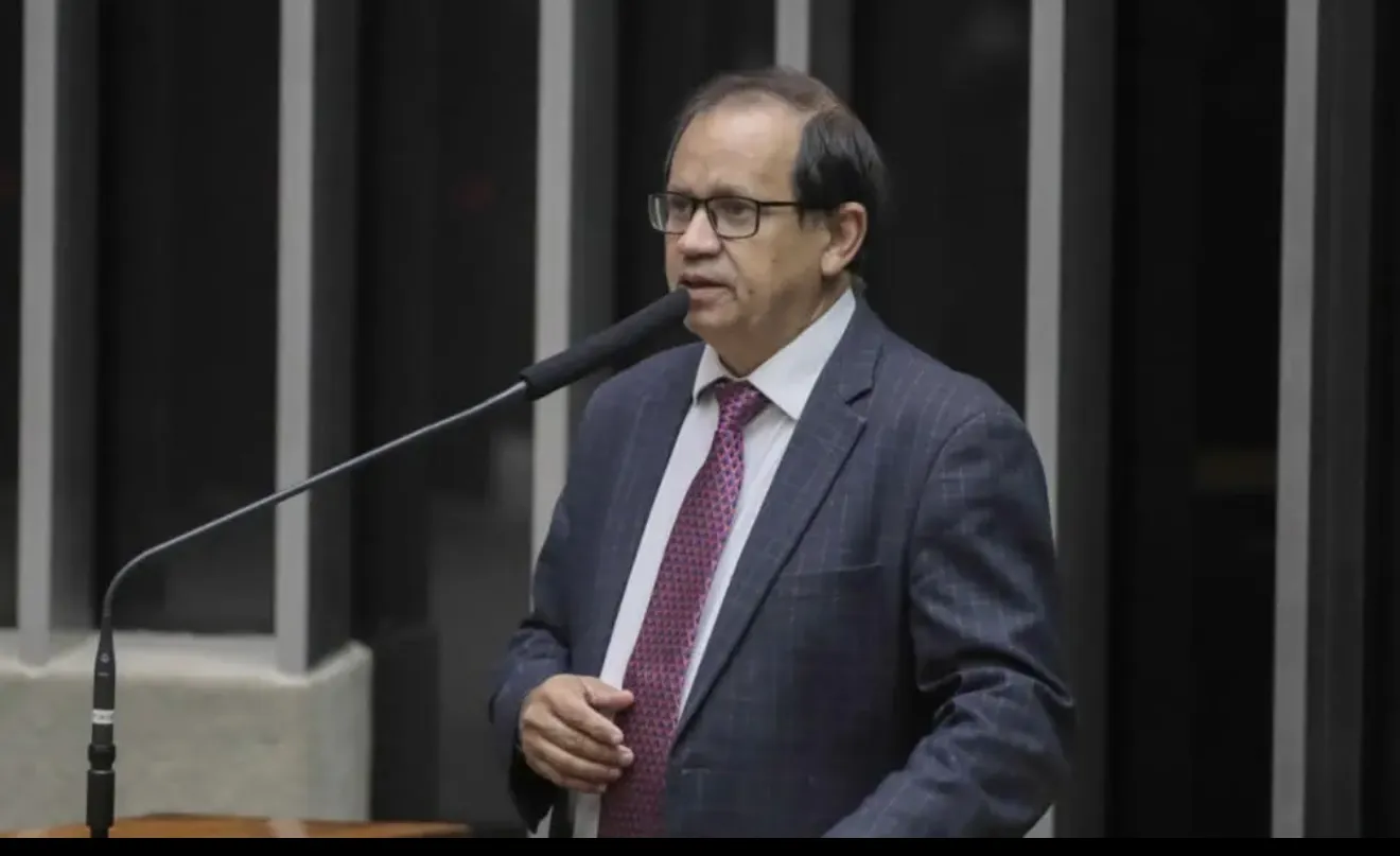 Deputado tocantinense anuncia que assinou pedido de impeachment contra o presidente Lula