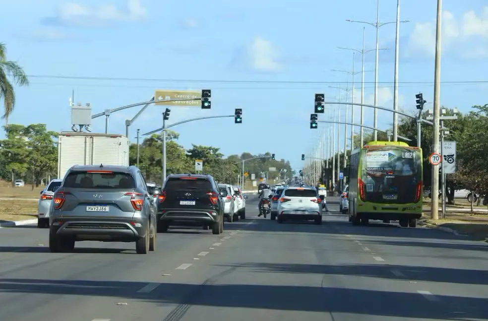 Avenida Teotônio Segurado, em Palmas-TO — Foto: Djavan Barbosa/TV Anhanguera