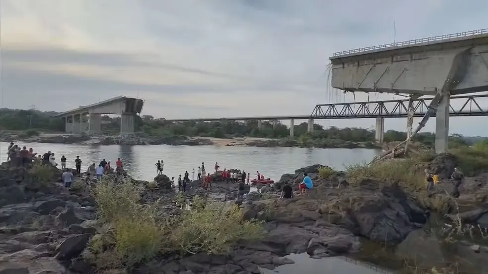 Mergulhadores da Marinha vão ajudar na busca por vítimas da queda de ponte entre o Maranhão e Tocantins