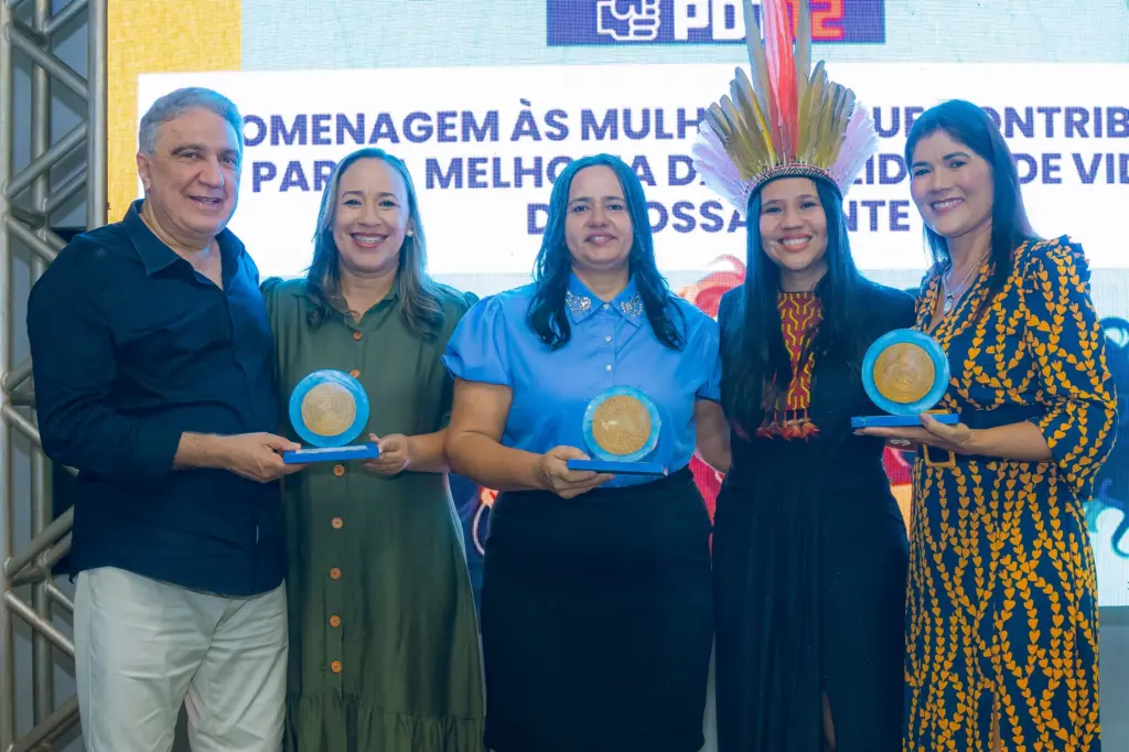 PDT de Laurez homenageia mulheres tocantinenses em evento e Narubia assume nova direção da AMT