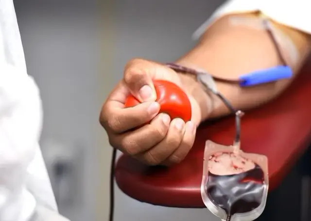 Entenda por que é importante doar sangue também nas férias
