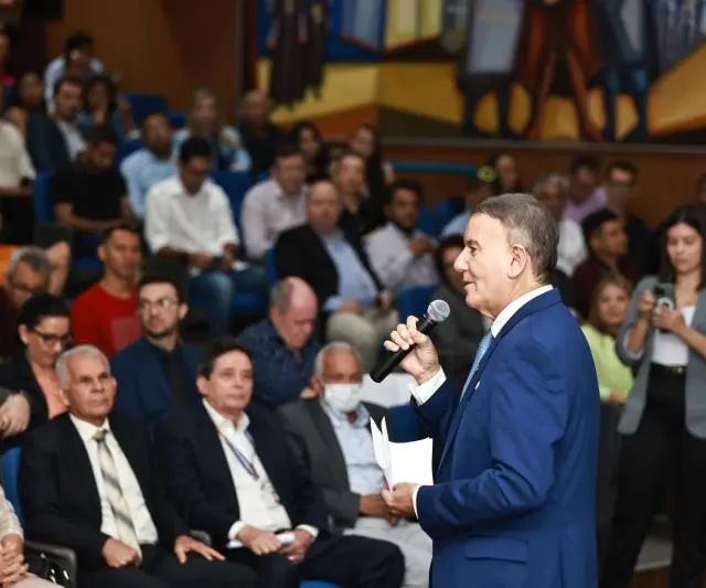 “Esse encontro é fundamental para alinharmos processos administrativos e aprofundarmos o conhecimento sobre os sistemas da corte”, afirmou o prefeito Eduardo Siqueira Campos durante o encontro – Foto: Edu Fortes/Secom Palmas