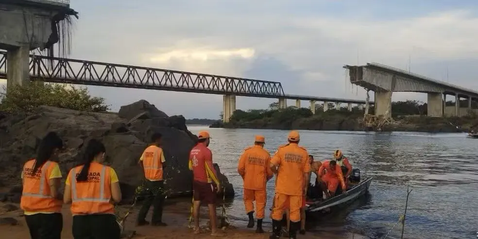 Bombeiros já estão fazendo buscas na região da ponte entre o Tocantins e o Maranhão — Foto: Divulgação/Bombeiros