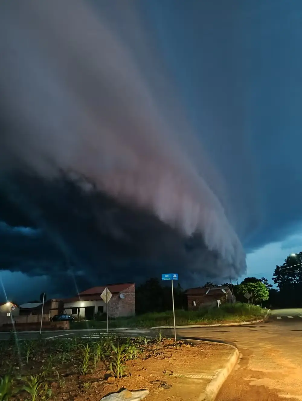 Nuvem vista em Oliveira de Fátima — Foto: Divulgação/@bentolopesoficial
