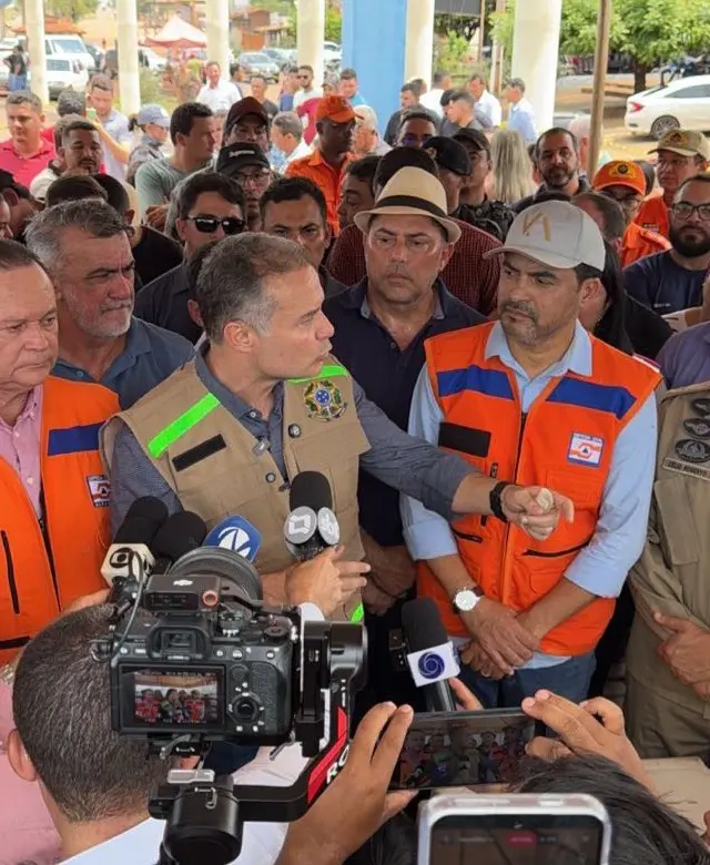Governador e ministro chegam ao local do desabamento da ponte: “unindo forças no resgate das vítimas”