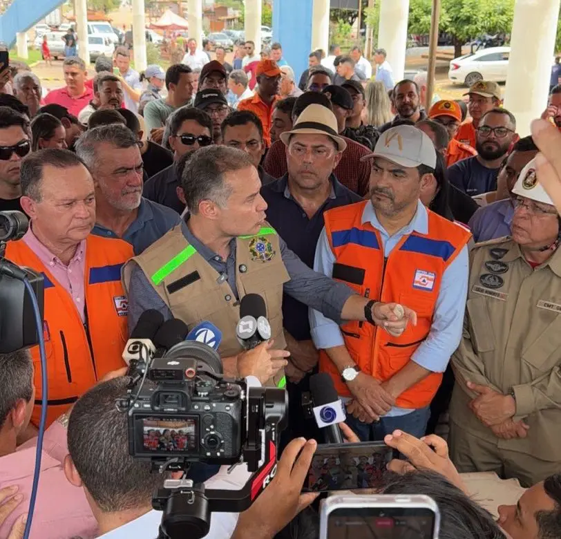 Governador e ministro chegam ao local do desabamento da ponte: “unindo forças no resgate das vítimas”