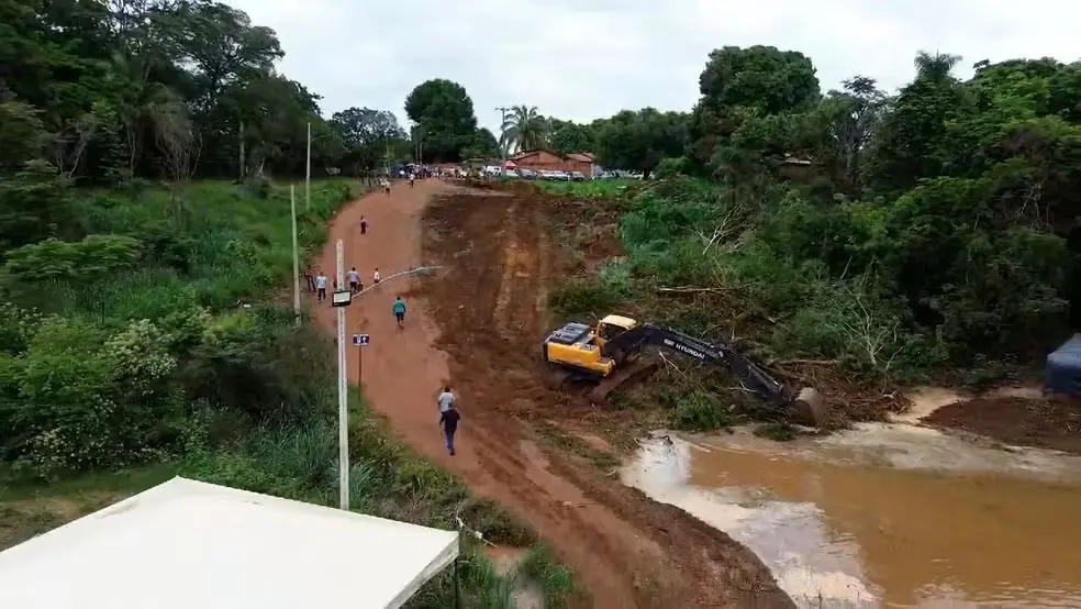 Obras para construção de acesso das balsas são iniciadas — Foto: Reprodução/Sirley Freitas