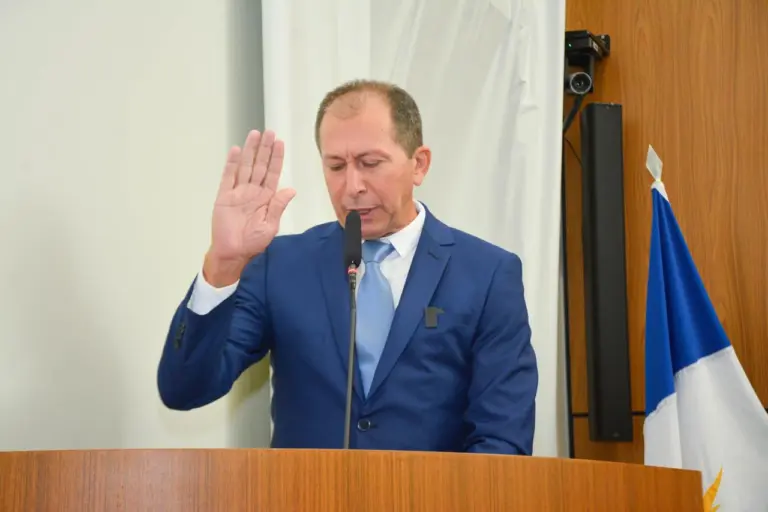 Dança da Cadeira do Podemos: Pastor Manoel assume vaga de Débora na Câmara: “Cheguei até este momento guiado por Jesus”