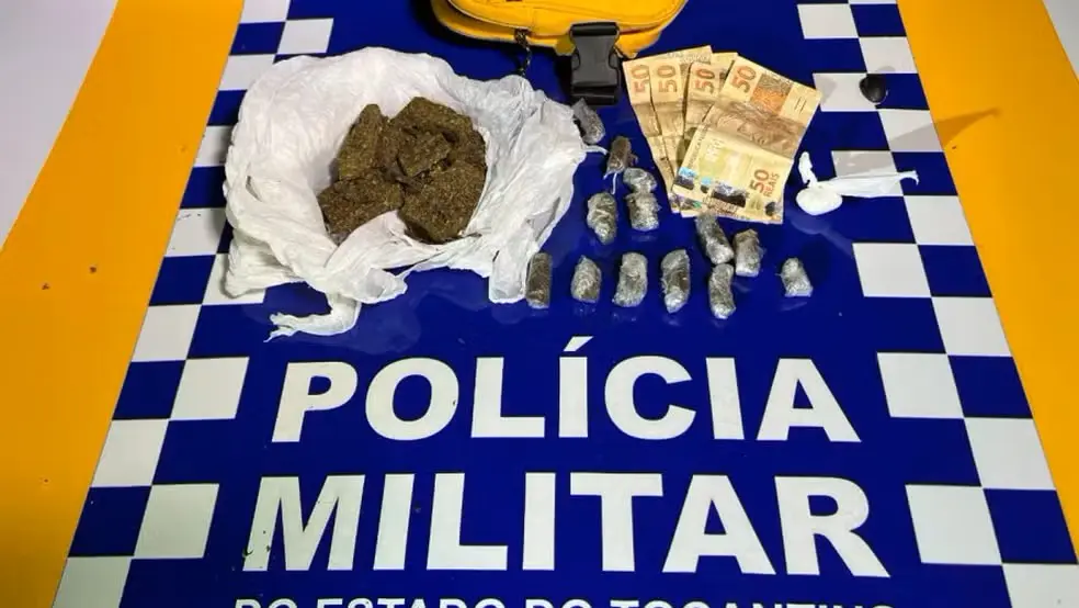 Drogas foram apreendidas no setor Lago Sul em Araguaína — Foto: PM/Divulgação