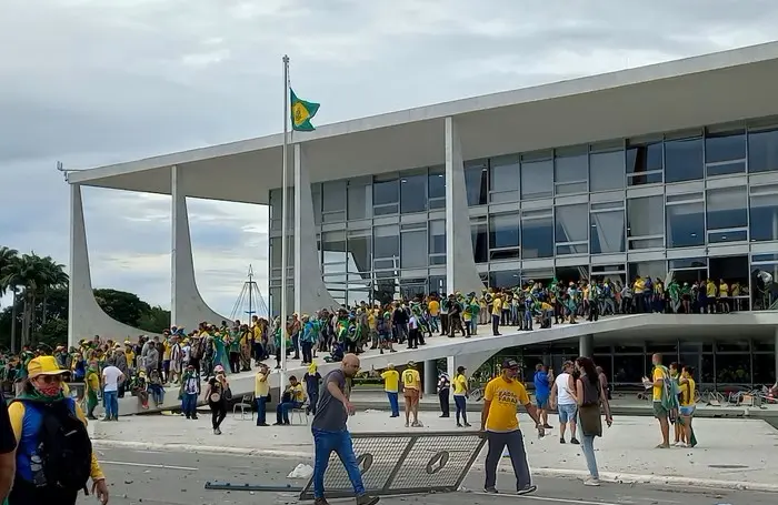 Ministros interrompem férias para participar de ato de Lula sobre 8/1