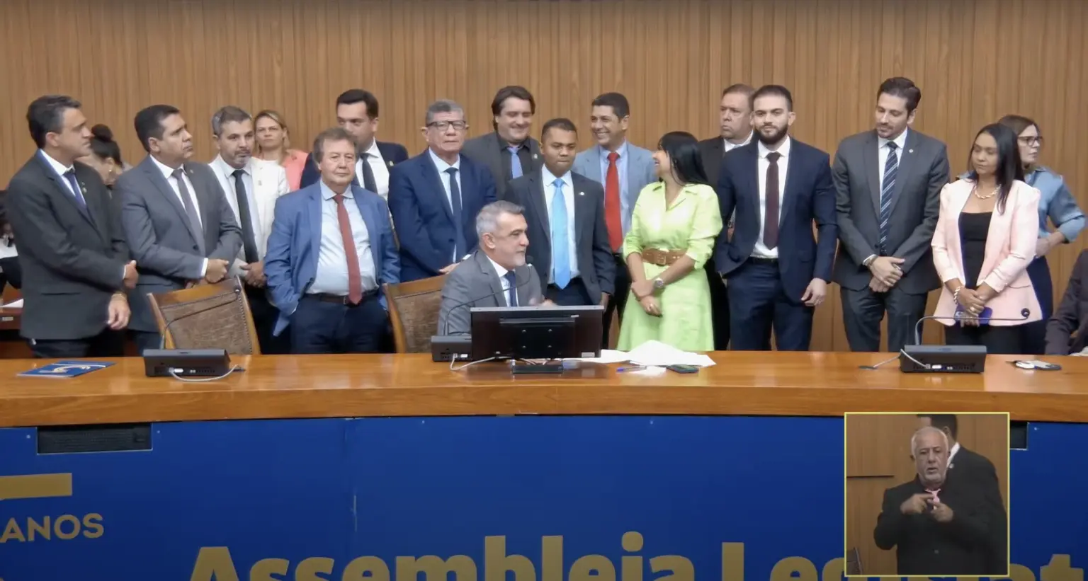 Reeleito, Amélio Cayres agradece “confiança e companheirismo”, fala de parceria com Wanderlei e avisa: “O diálogo vai continuar” Reeleito, Amélio Cayres agradece “confiança e companheirismo”, fala de parceria com Wanderlei e avisa: “O diálogo vai continuar”