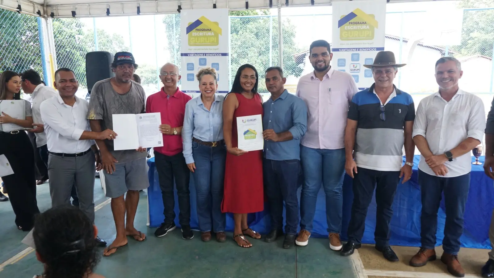 Gurupi: Após quase 50 anos de espera, moradores do Trevo da Praia comemoram a entrega das escrituras de imóveis