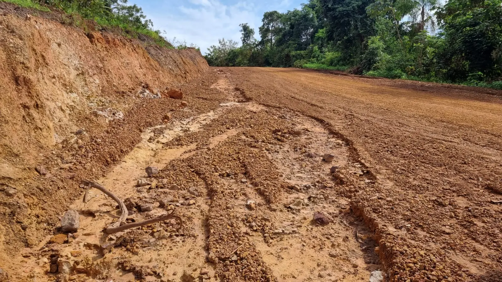 Moradores e movimento denunciam e cobram do Dnit serviços de qualidade em ladeiras em Rio Sono