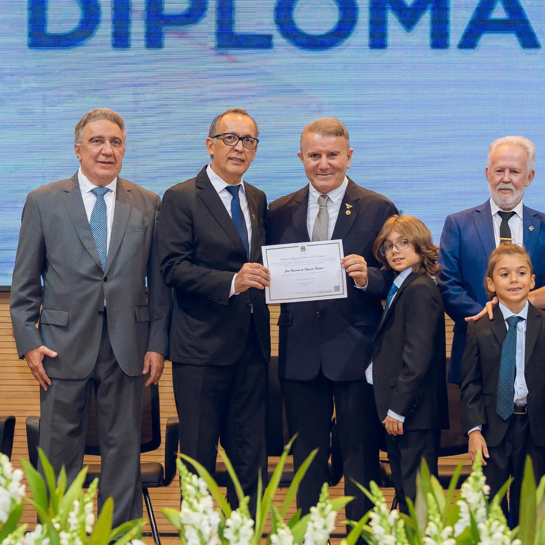 Laurez participa de diplomação em Palmas e diz que Eduardo dará continuidade aos sonhos do pai Siqueira