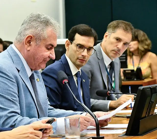 Corrida contra o tempo também no Congresso que tenta aprovar Orçamento antes do recesso