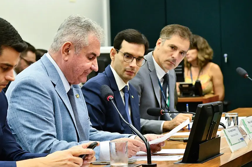 Corrida contra o tempo também no Congresso que tenta aprovar Orçamento antes do recesso