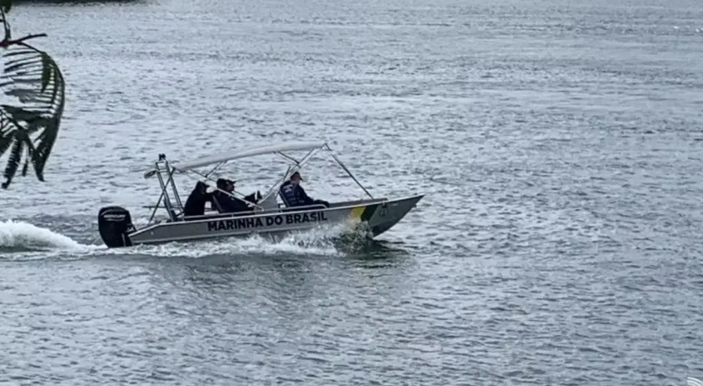 Queda da ponte: Marinha faz buscas aos três desaparecidos com auxílio de drones e lanchas Queda da ponte: Marinha faz buscas aos três desaparecidos com auxílio de drones e lanchas