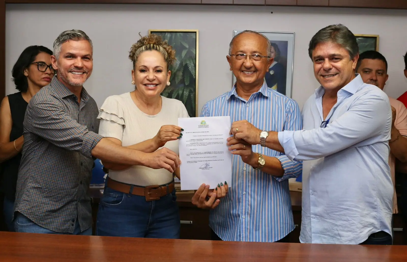 Prefeita de Gurupi, Josi Nunes, ao lado do vice-prefeito Adailton Fonseca, empossa o ex-vereador Zezinho da Lafiche como novo secretário Municipal de Governo e nomeia Silvério Filho como secretário Municipal de Planejamento Urbano