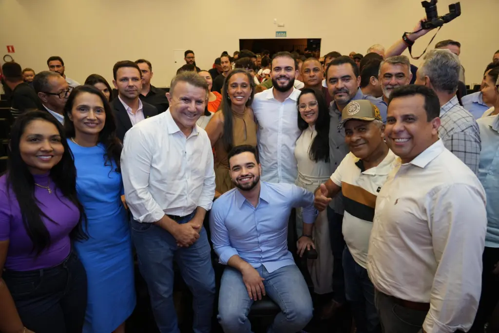 Com requerimento de Léo Barbosa, governo inaugura auditório em homenagem à educadora Creusa Felício no Colégio Militar de Taquaruçu