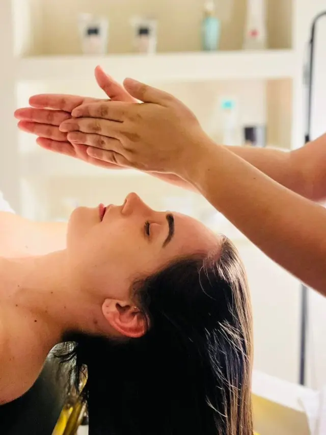 Estresse e hormônios são principais vilões da queda de cabelo, apontam especialistas