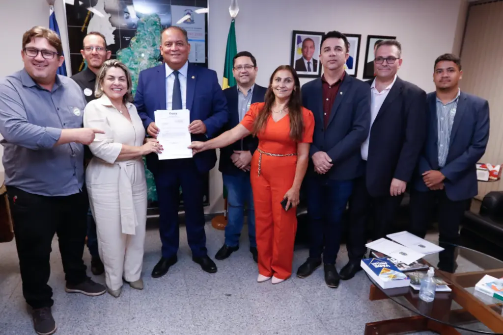 Dia intenso! Senador Eduardo Gomes despacha com prefeitos e parlamentares em Brasília e reforça compromisso com municípios tocantinenses