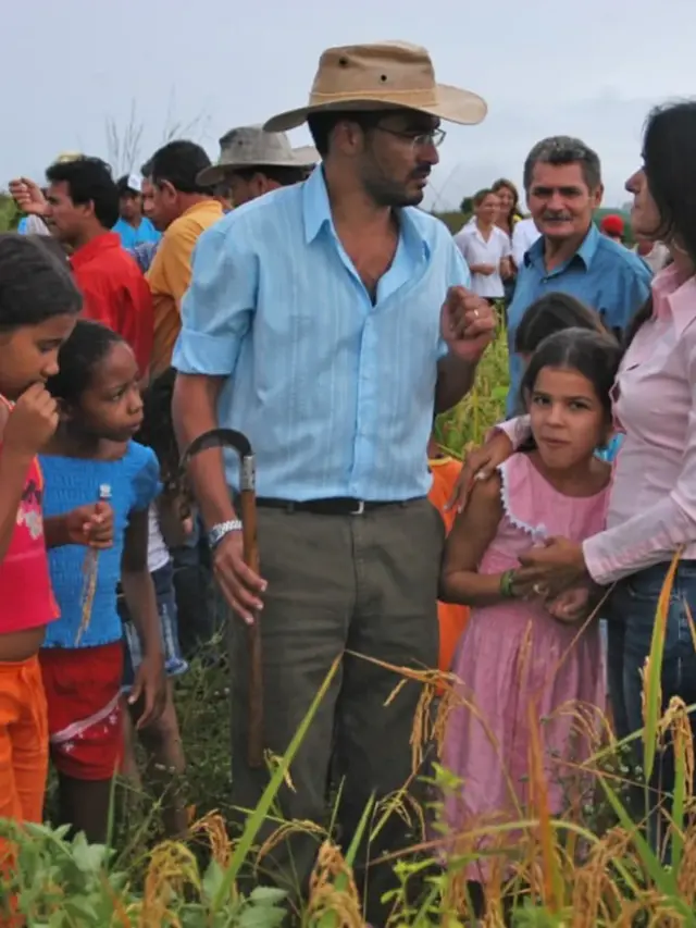 Governador posta foto de quando era vereador e faz reflexão: “por mais que tentam manchar minha história, ela vem de muito tempo”