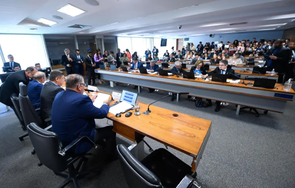 Relatório sobre IA: Líder do governo no Congresso elogia capacidade de Eduardo Gomes em construir consenso