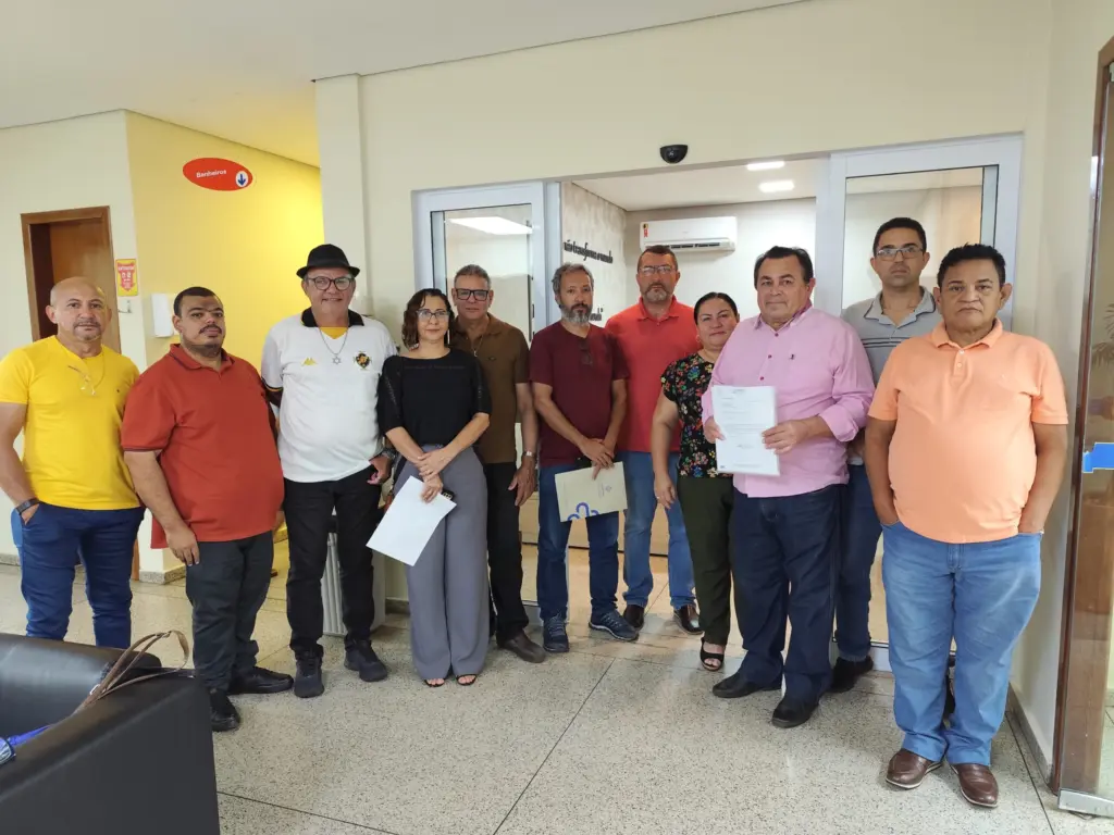 Com contribuições da categoria, Sintet protocola contraproposta do PCCR na Seduc Com contribuições da categoria, Sintet protocola contraproposta do PCCR na Seduc