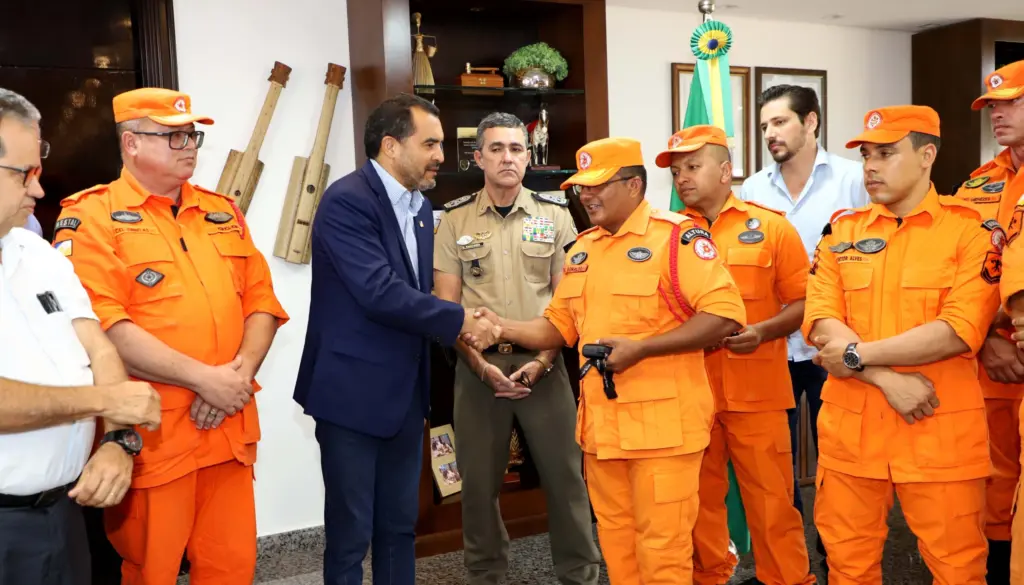 Bombeiros que atuam na força tarefa no desabamento da ponte JK serão condecorados pelo Estado