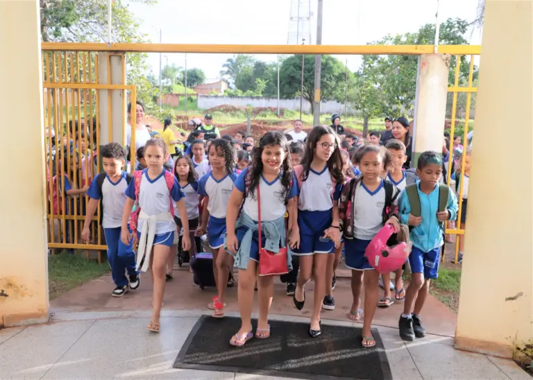 
Os pais ou responsáveis que ainda não realizaram a matrícula devem procurar a secretaria da escola desejada o quanto antes para que as crianças possam iniciar o ano letivo sem atrasos