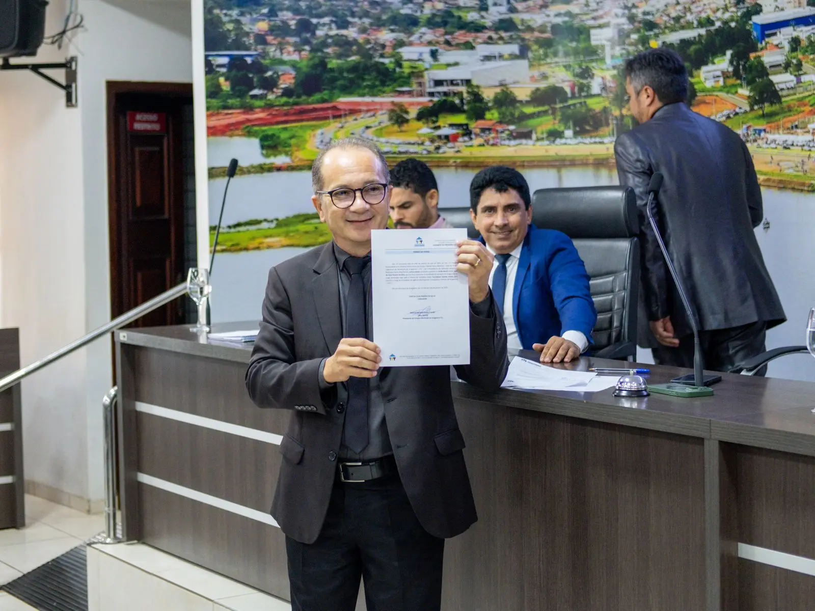 Dança das cadeiras na Câmara de Araguaína: Terciliano se licencia e José da Guia assume vaga