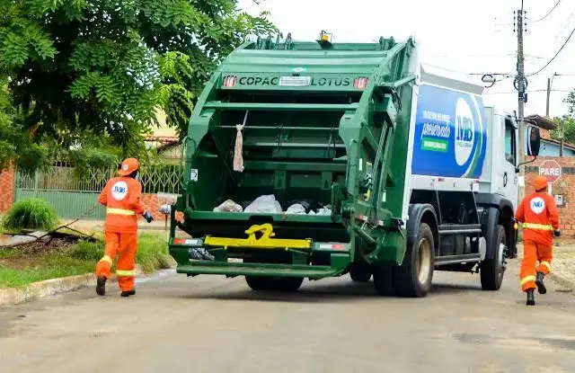 Fim de gestão em Palmas: Trabalhadores da limpeza urbana cruzam os braços e Empresa revela que prefeitura está sem pagar serviço desde setembro