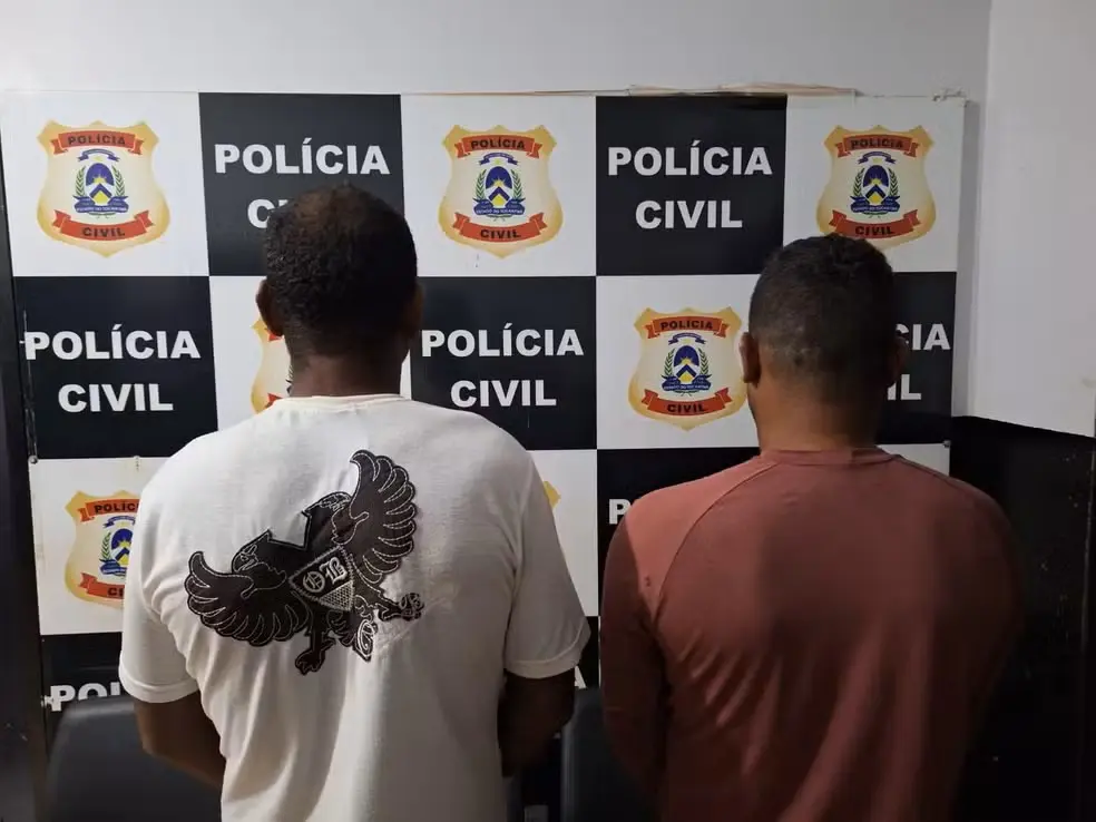 Trabalhadores rurais são presos suspeitos de matar colega e enterrar corpo com trator Trabalhadores rurais são presos suspeitos de matar colega e enterrar corpo com trator