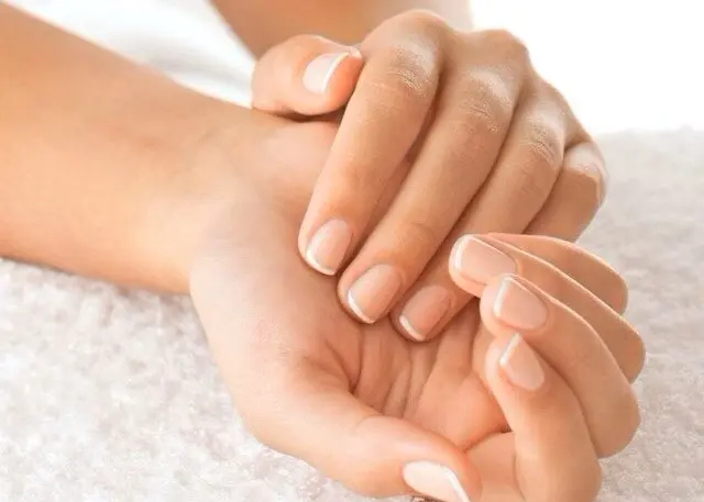 Alterações nas unhas podem indicar colesterol alto; Entenda