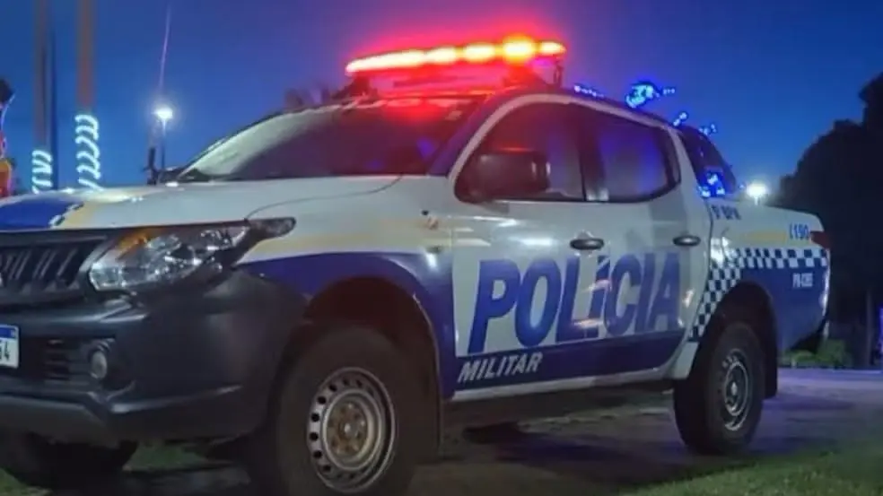 Homem é assassinado dentro de casa após abrir porta para atiradores, diz PM Homem é assassinado dentro de casa após abrir porta para atiradores, diz PM