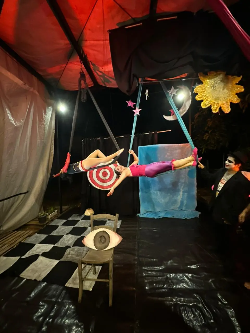 Pendulados: Bailarino e acrobata Elton Fialho finaliza projeto de ação formativa com acrobacias aéreas