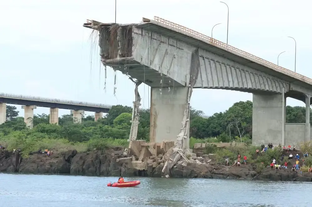 Governador do TO busca apoio federal para conseguir viabilizar travessia por balsa para veículos após queda de ponte