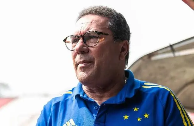 E Luxemburgo em 2026? Cada vez mais engajado no Podemos nacional, técnico mantém pretensão ao Senado