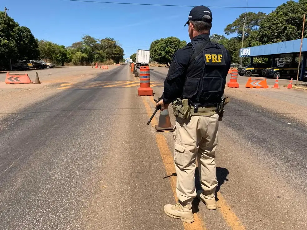 Polícia Rodoviária Federal intensifica fiscalização nas rodovias durante Operação de fim de ano