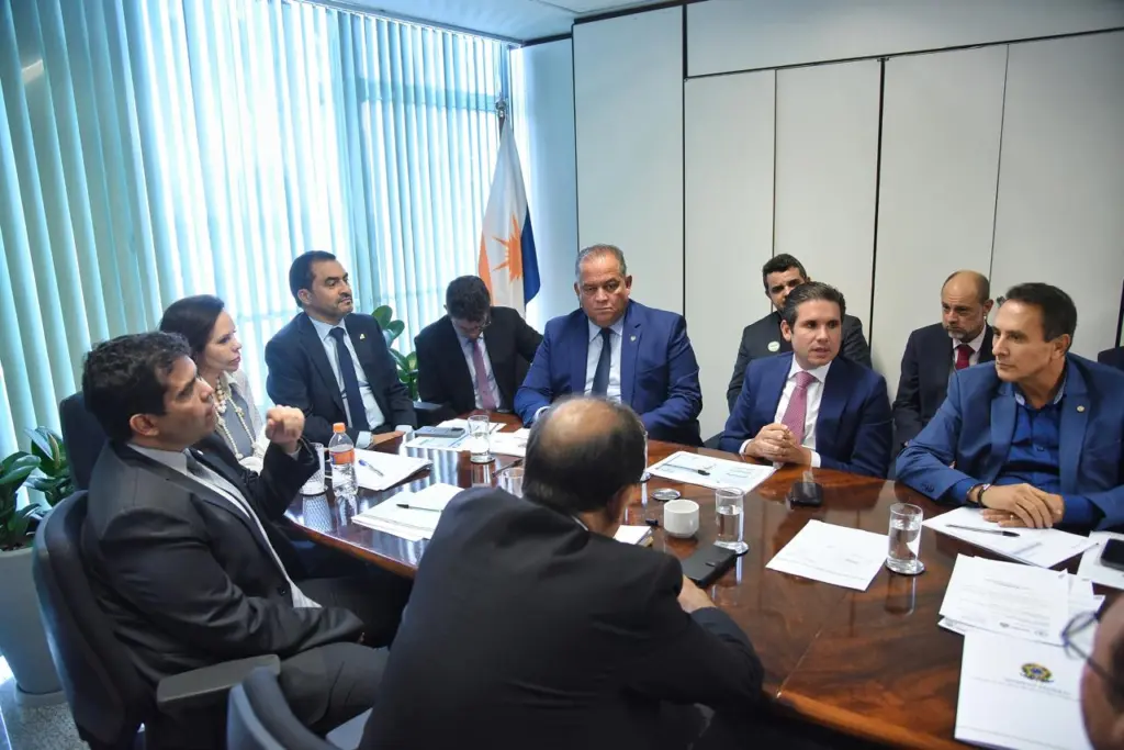Com articulação de Ayres e Wanderlei, Hugo Motta apresenta propostas à bancada tocantinense para a presidência da Câmara