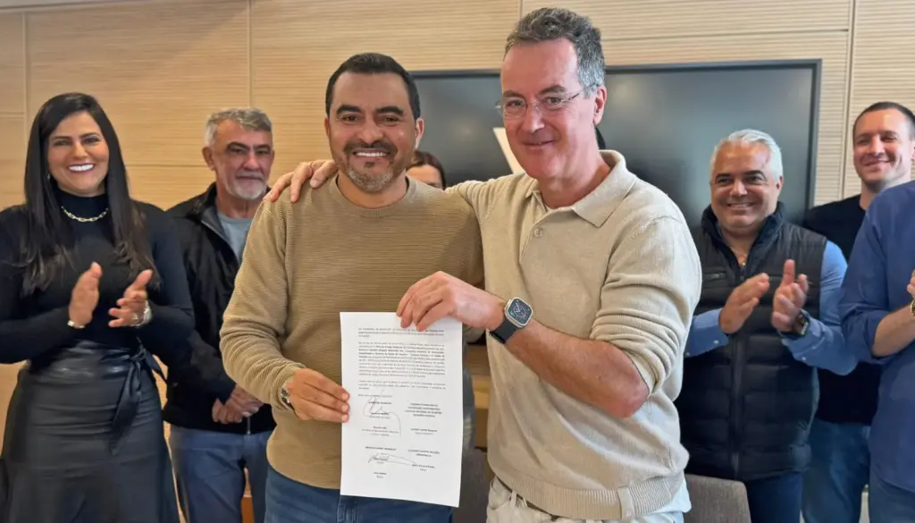 Governador do Tocantins, Wanderlei Barbosa, assinou em Villars-sur-Ollon, na Suíça, o Protocolo de Negociação para Restauração Florestal — Foto: Divulgação/Governo do Tocantins Governador do Tocantins, Wanderlei Barbosa, assinou em Villars-sur-Ollon, na Suíça, o Protocolo de Negociação para Restauração Florestal — Foto: Divulgação/Governo do Tocantins