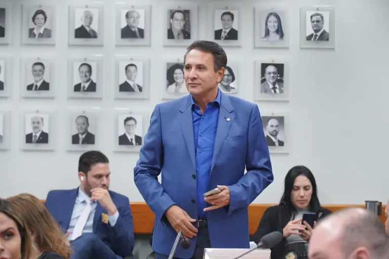 Projeto de Lei de Carlos Gaguim propõe incentivos à contratação de idosos pelo Poder Público