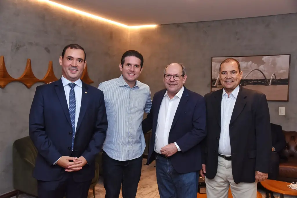 Ao lado dos Vicentinhos, Dimas é recebido por Hugo Mota e discute captação de recursos para a capital Ao lado dos Vicentinhos, Dimas é recebido por Hugo Mota e discute captação de recursos para a capital