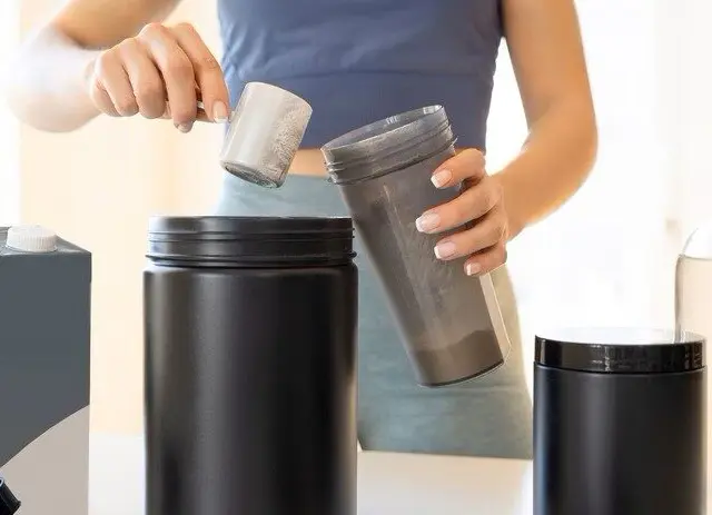 Qualquer pessoa pode tomar whey protein? Nutricionista explica