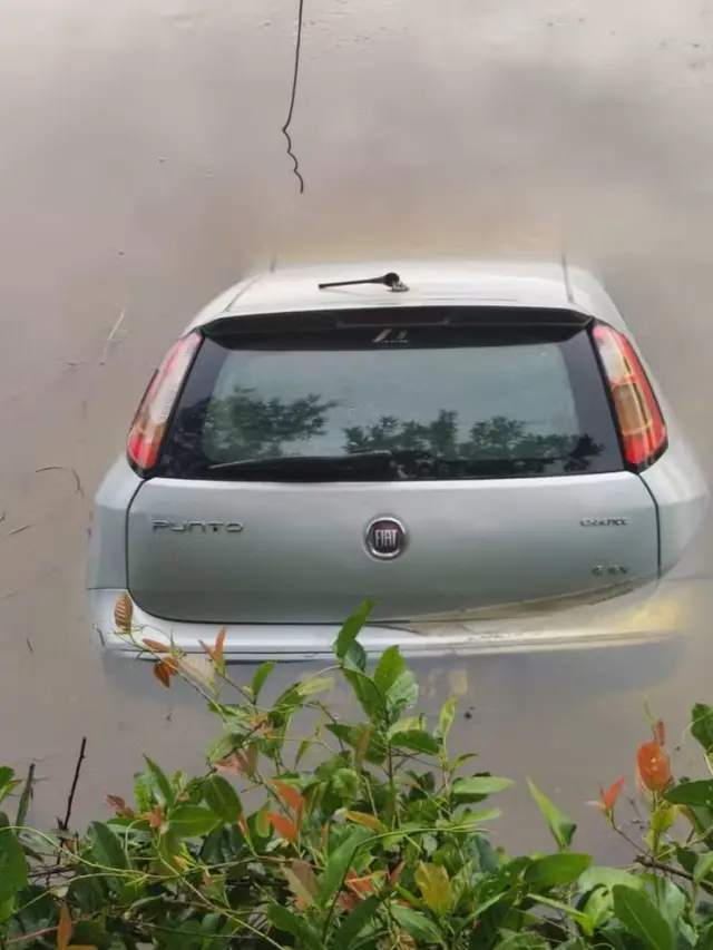 Carro de homem foi encontrado em represa de Colméia — Foto: Divulgação/Polícia Civil