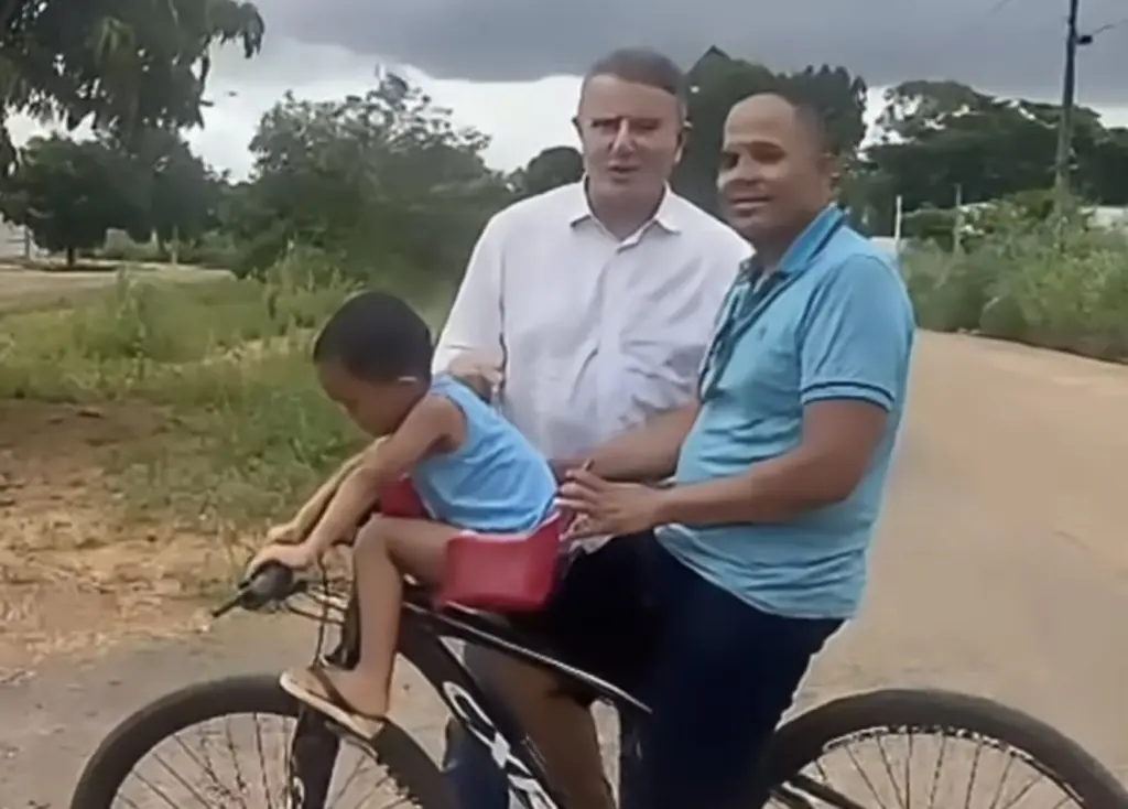 “O Dudu tá on”: Eduardo Siqueira garante obra da “ponte da integração” no Bertaville, agradece bancada e movimenta redes com interações com moradores