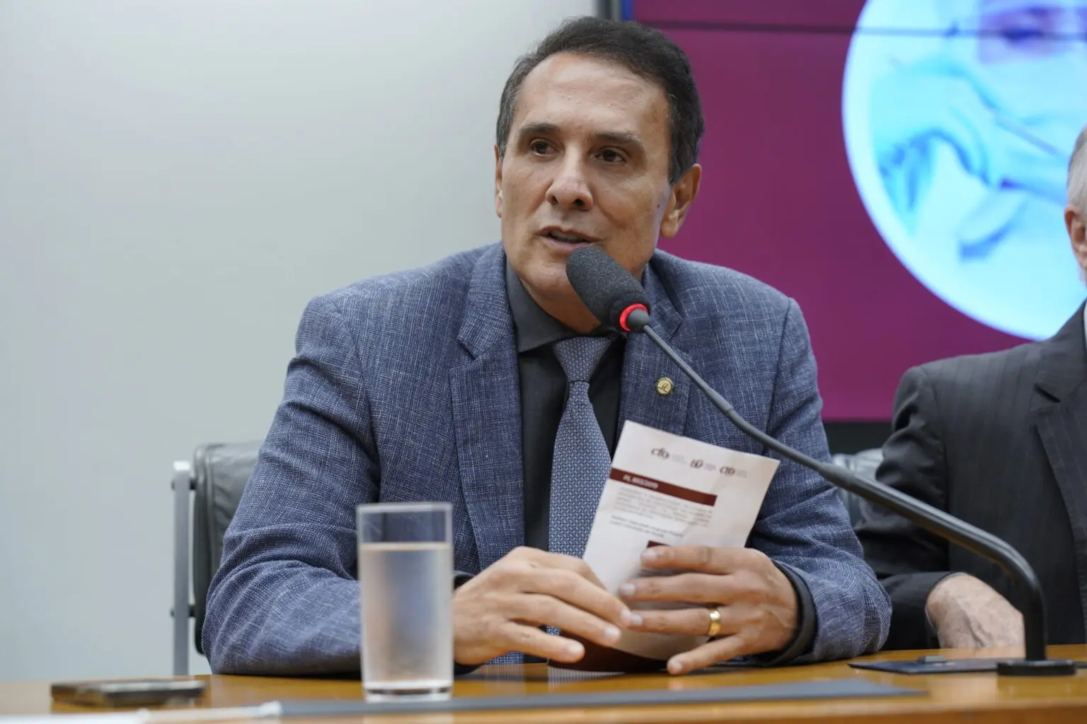 Líder na CMO, Gaguim Consegue Aprovação de Recursos para Áreas Essenciais no Orçamento 2025