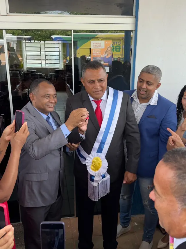 Edson Neiva toma posse com discurso de união: “agora só tem um lado: o de quem quer o bem de Aurora”