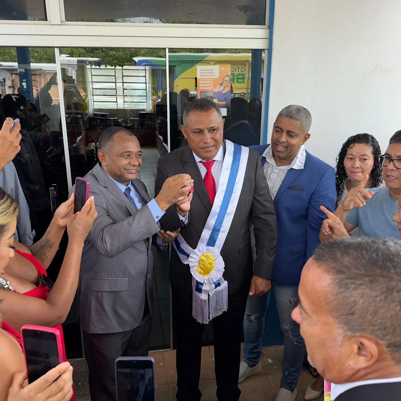 Edson Neiva toma posse com discurso de união: “agora só tem um lado: o de quem quer o bem de Aurora”